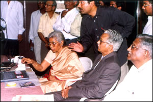 Smt. Yashodha Reddy launching e-Novel "I Love India"