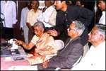 Smt. Yashodha Reddy launching e-Novel "I Love India", click here to see large picture.